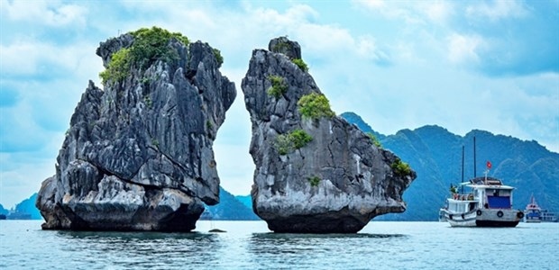 Ha Long Bay works hard to ease landslide risk on limestone islands