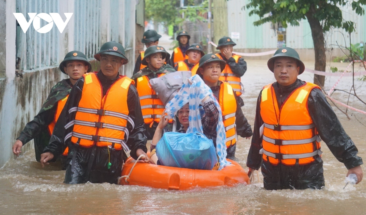 Da Nang streets submerged once more following hours of heavy rainfall