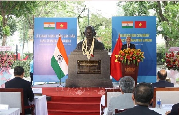 Indian Consulate General inaugurates Mahatma Gandhi's bust in HCM City