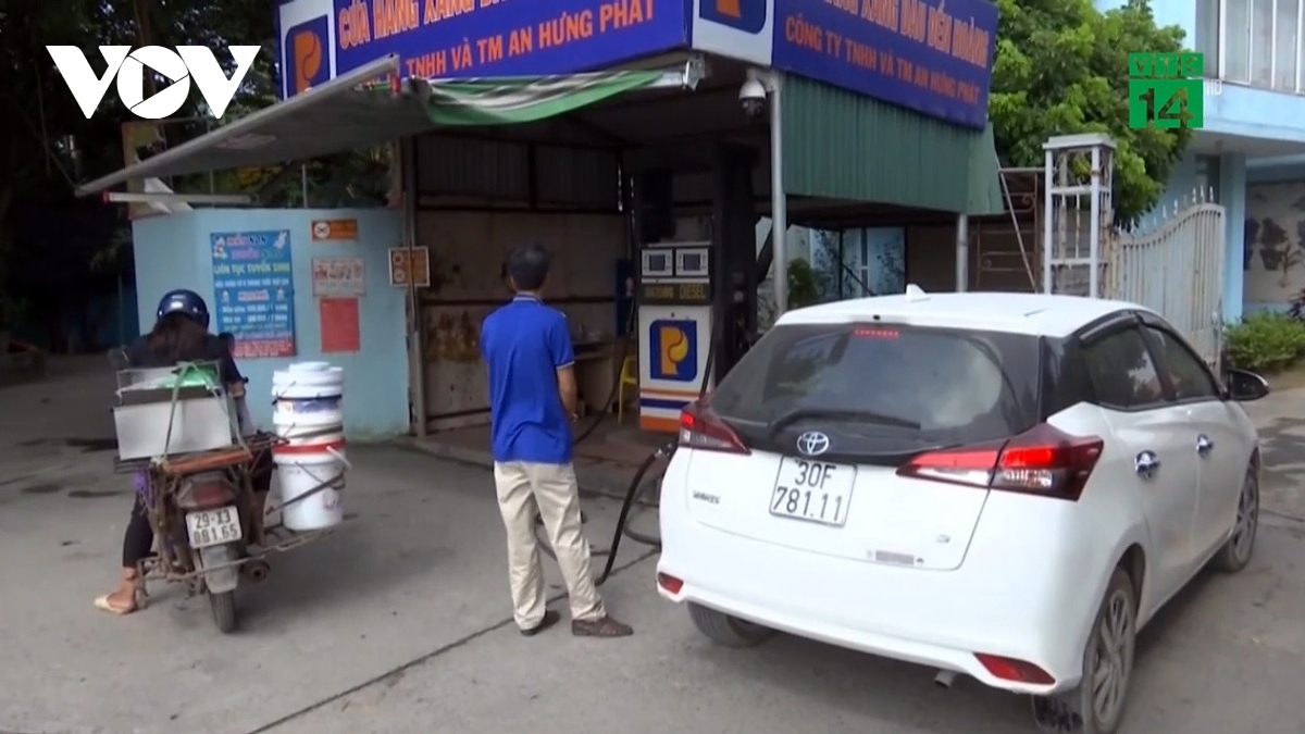 Petrol prices reach highest level of VND23,510 per litre in latest adjustment