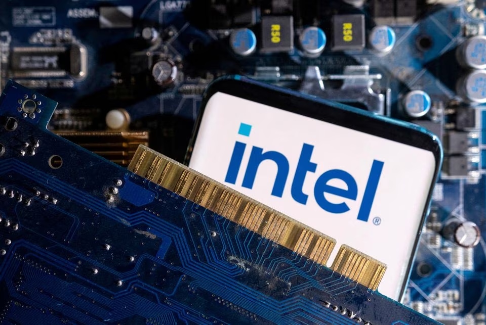 Intel pledges to expand investment in Vietnam