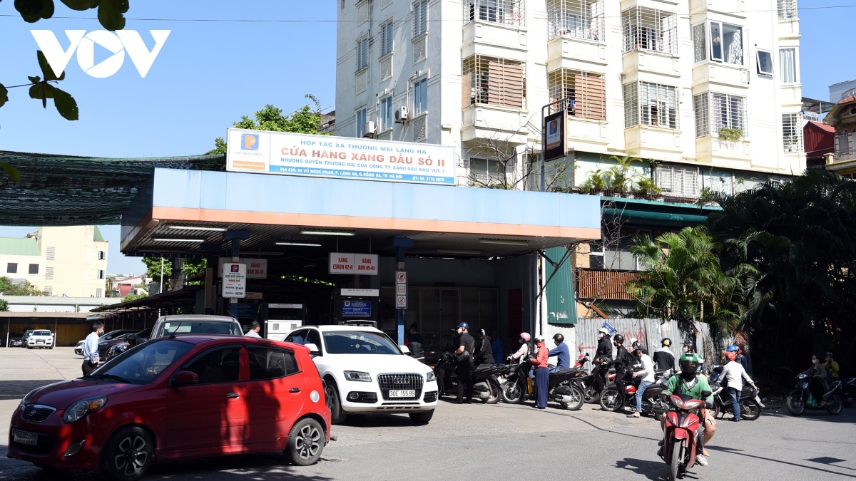 Petrol prices down by over VND500 per liter in latest adjustment