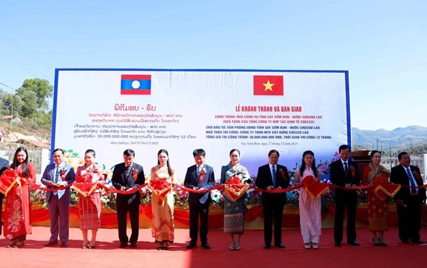 Vietnamese corporation presents apartment building to Lao province