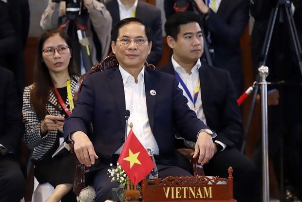 Vietnam attends ASEAN Foreign Ministers’ Retreat in Laos