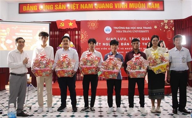 Foreign students enjoy Tet in Vietnam