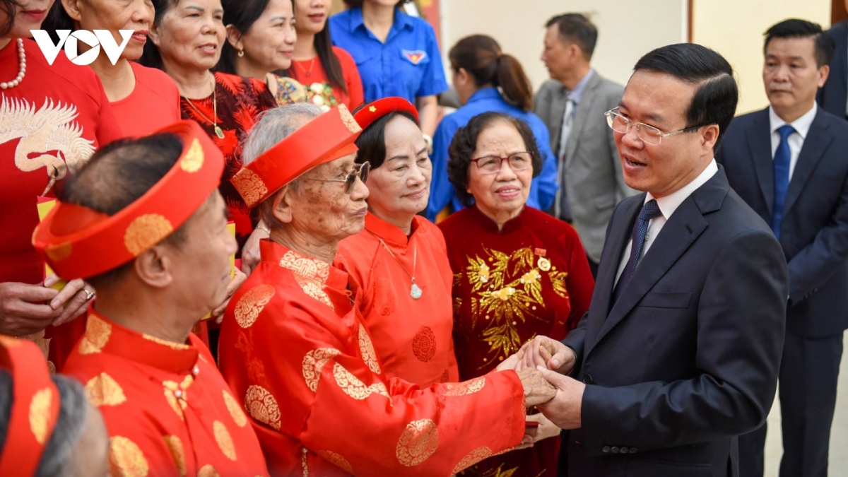President extends new year greetings to elderly in Dong Anh district