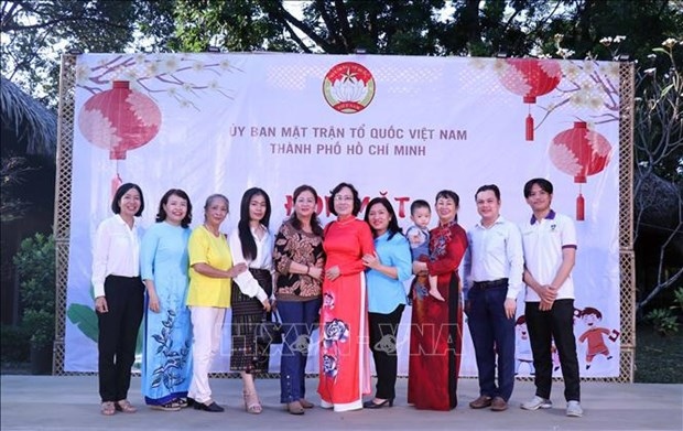 Vietnamese family initiative strengthens ties with Lao, Cambodian students