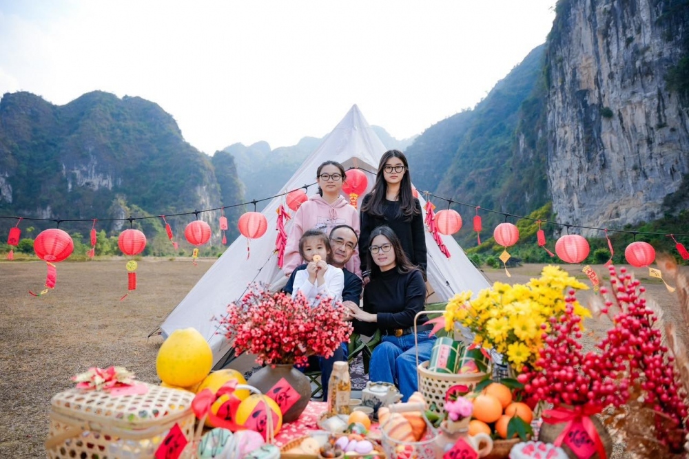 Chinese man enjoys joyful Tet in Vietnam