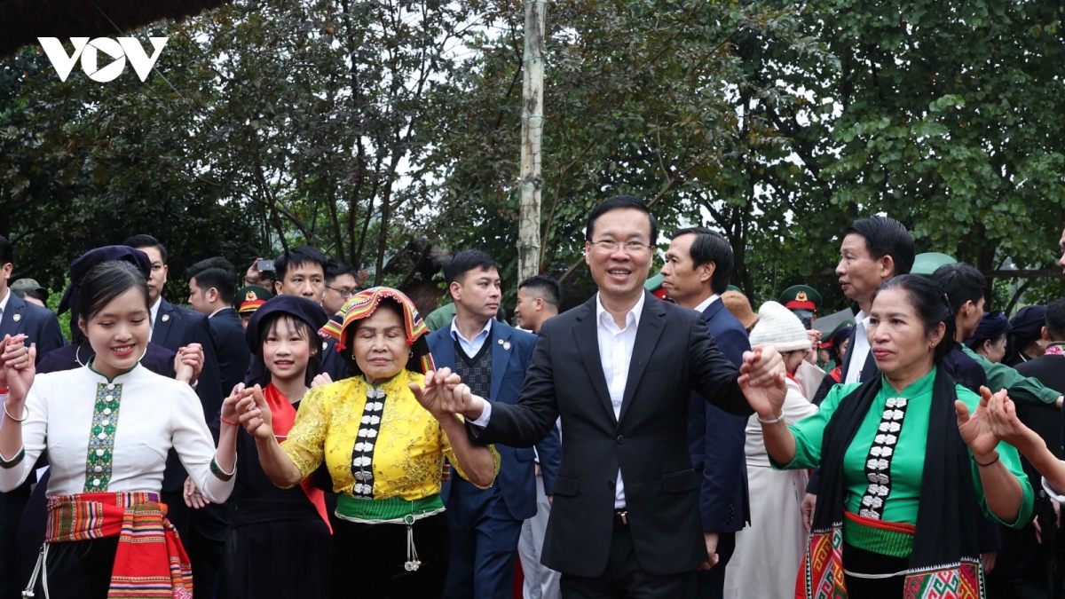 President attends ethnic spring festival in Hanoi