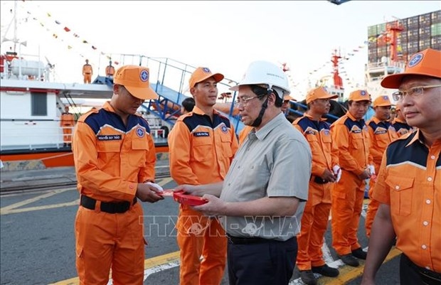 PM launches operations of Tan Cang – Cai Mep int’l port