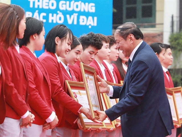 Vietnam Glory honours best athletes, Olympic Run and Run for Peace launched