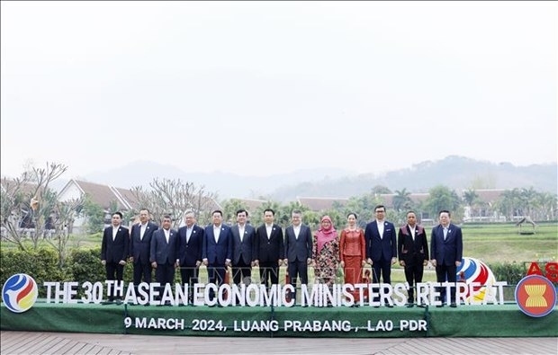Vietnam attends 30th ASEAN Economic Ministers’ Retreat in Laos
