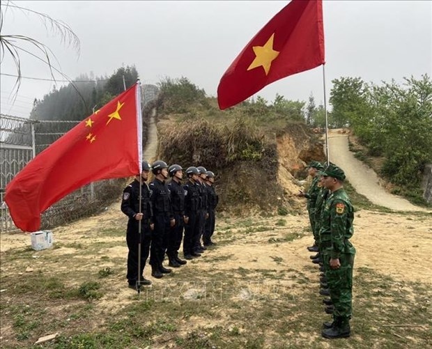 Vietnamese, Chinese border guards hold joint patrol