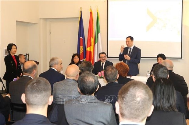 Vietnamese Embassy to Italy works to boost locality-to-locality cooperation