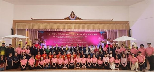 Vietnamese language, culture camp held in Thailand