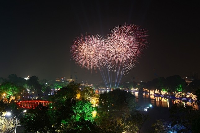 Fireworks to sparkle on Hanoi’s 70th Liberation Day