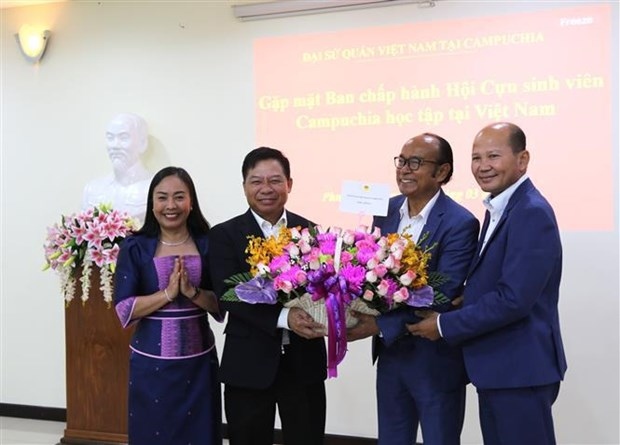 Alumni contribute to Vietnam-Cambodia relations