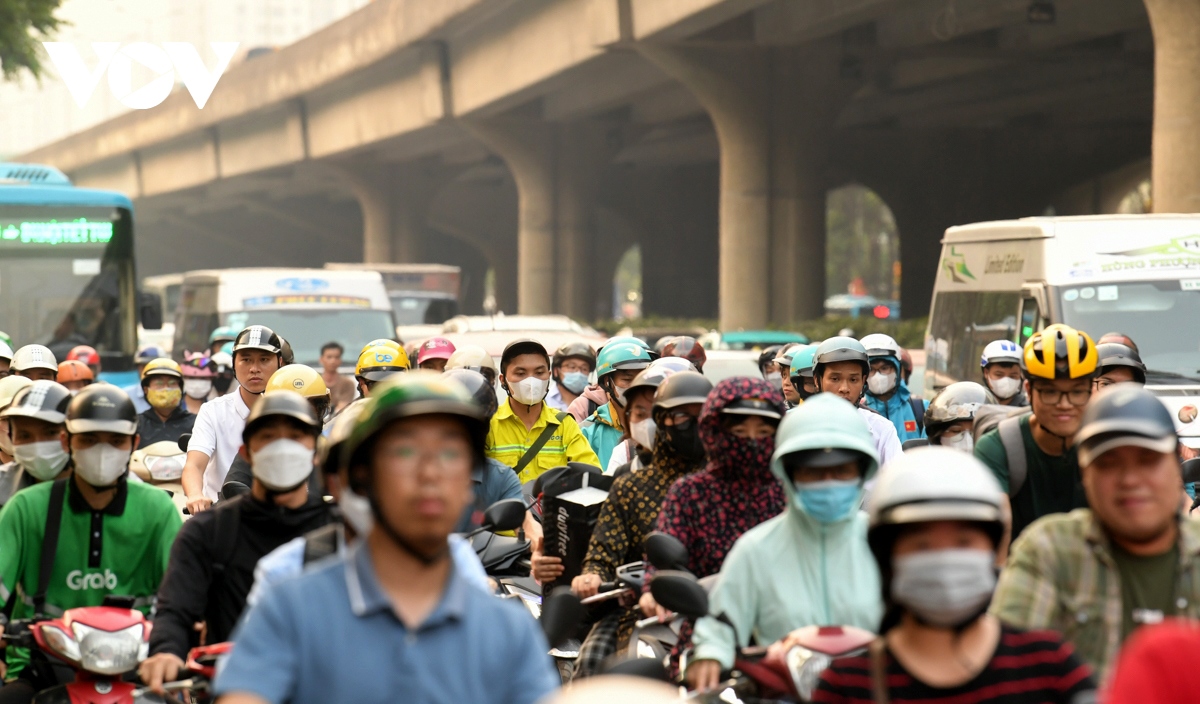 Hanoi arteries get gridlocked as people flock to hometown on holiday