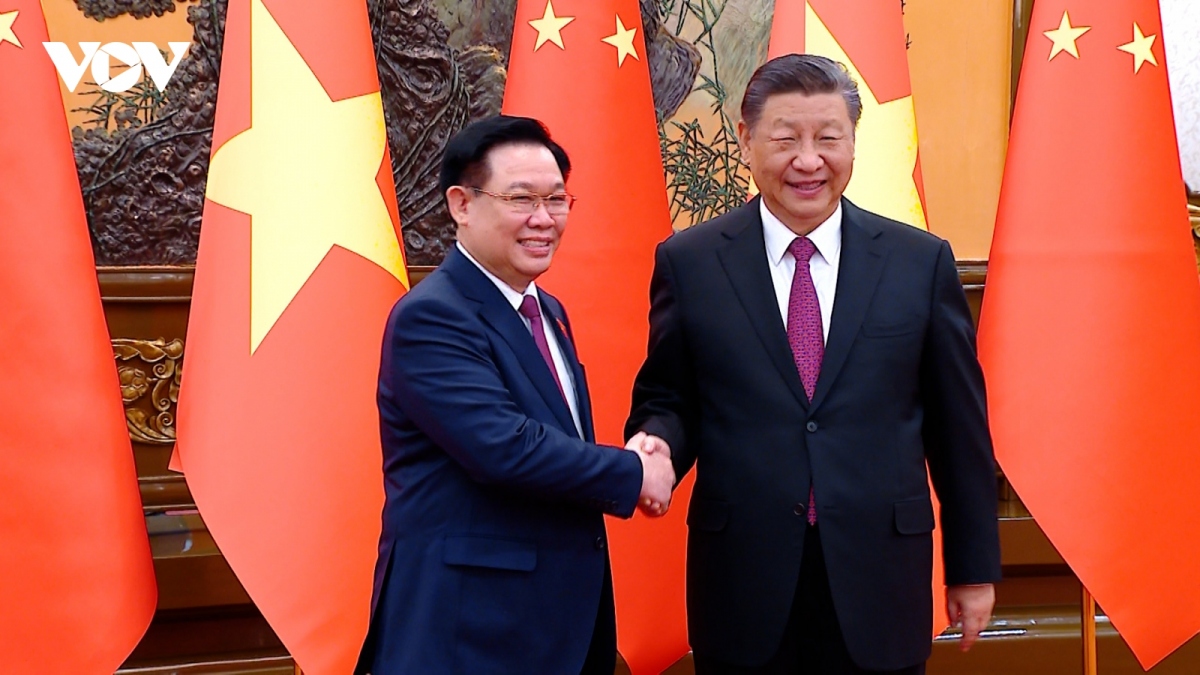 NA Chairman Hue meets top Chinese leader