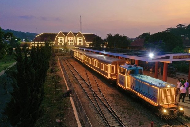 Da Lat night train service offers unique tourist experience