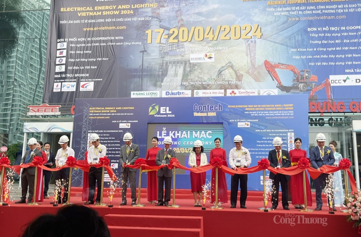 Int’l trade fairs for construction, transport, energy kick off in Hanoi