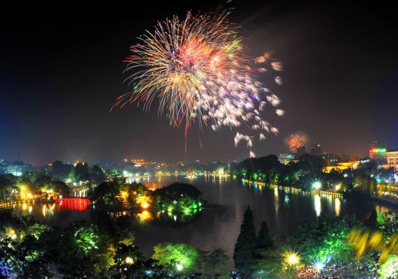 Hanoi to let off fireworks on Capital Liberation Day