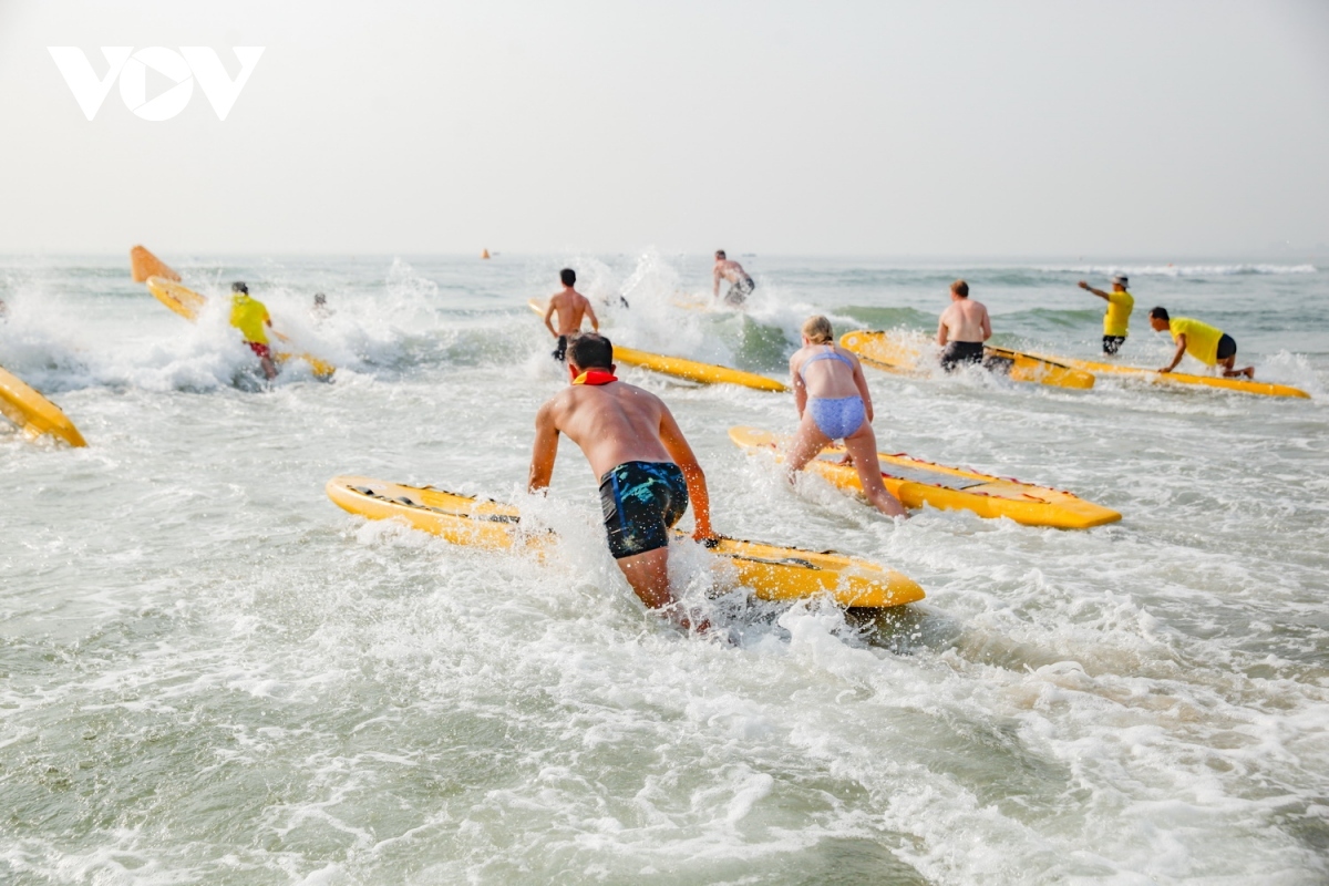 Da Nang Int’l Lifeguard Competition attracts local, foreign teams