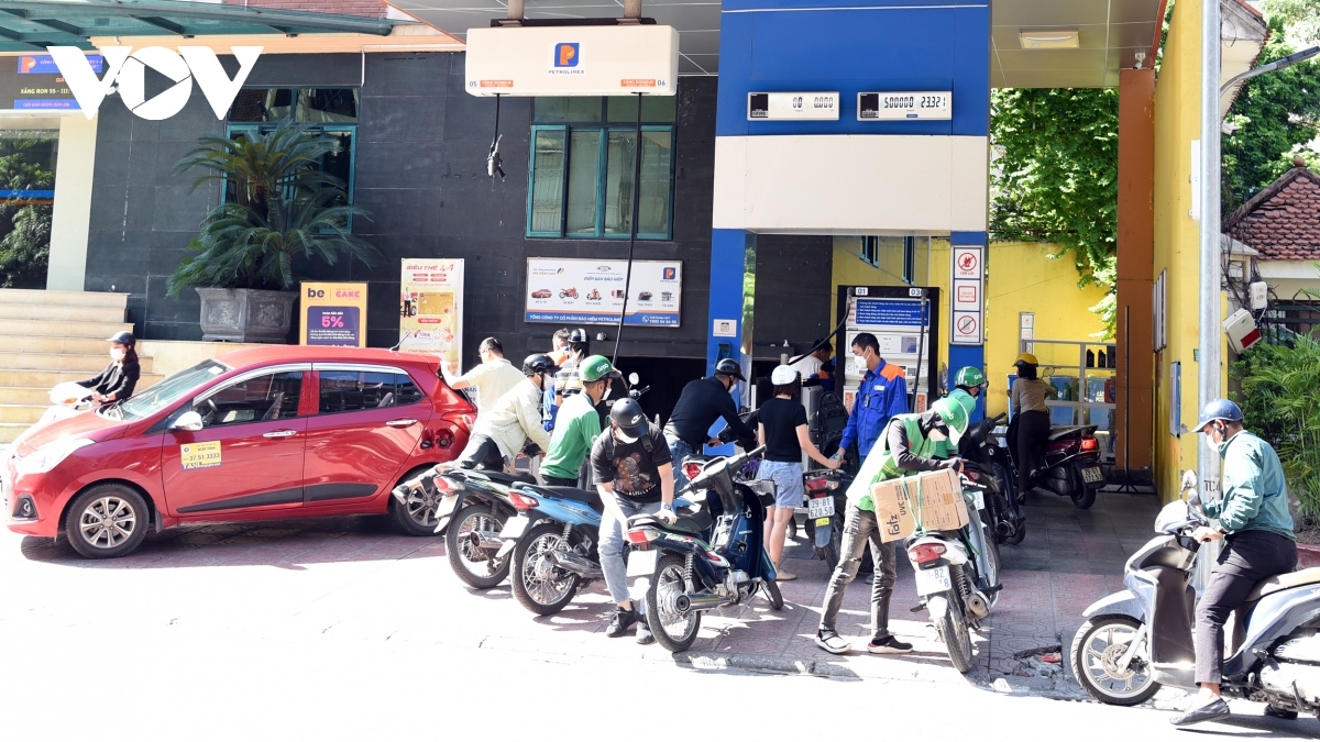 Petrol prices see mixed changes, oil prices up