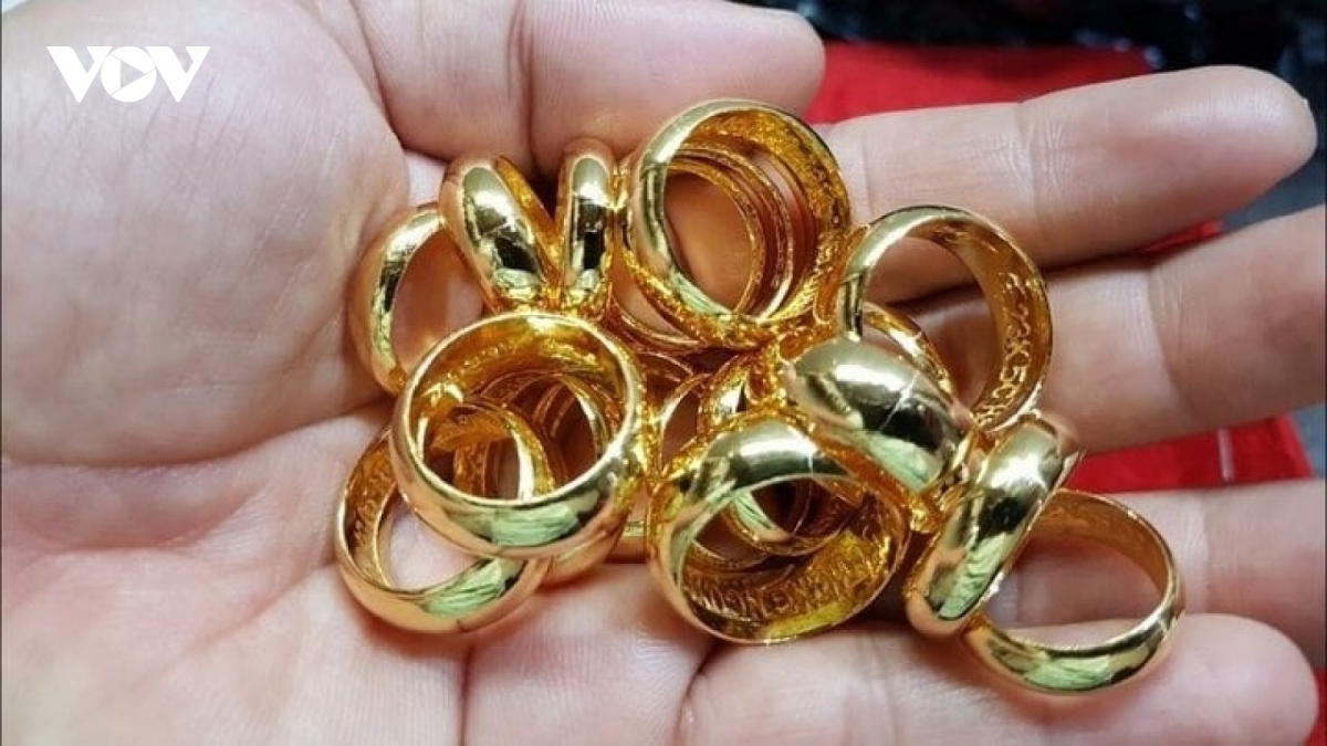 Domestic gold rings' prices hit record-breaking VND77 million per tael
