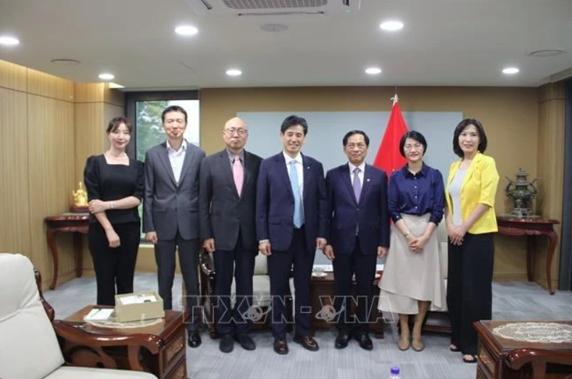 FM receives Chairman of Korea-Vietnam Economic and Cultural Association