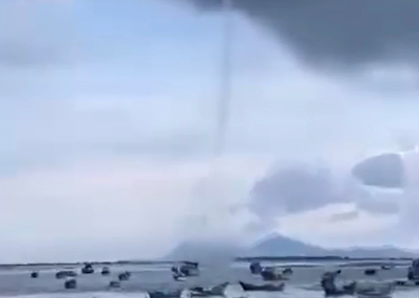 Tornado hits southcentral coast of Vietnam, many boats capsize