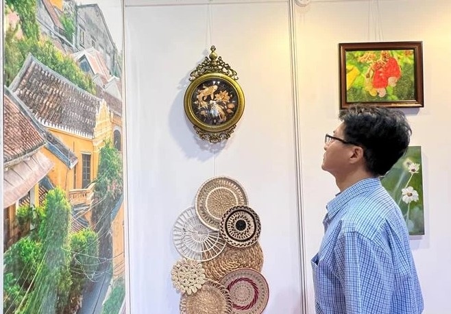 Vietnamese cultural, art products displayed at Hong Kong art expo