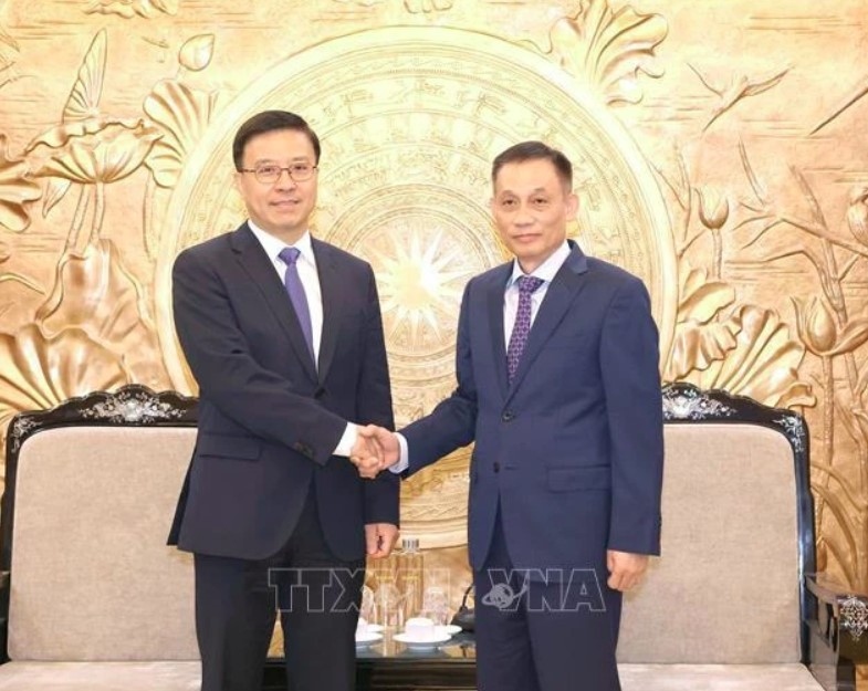 Vietnamese, Chinese Party officials pledge stronger cooperation