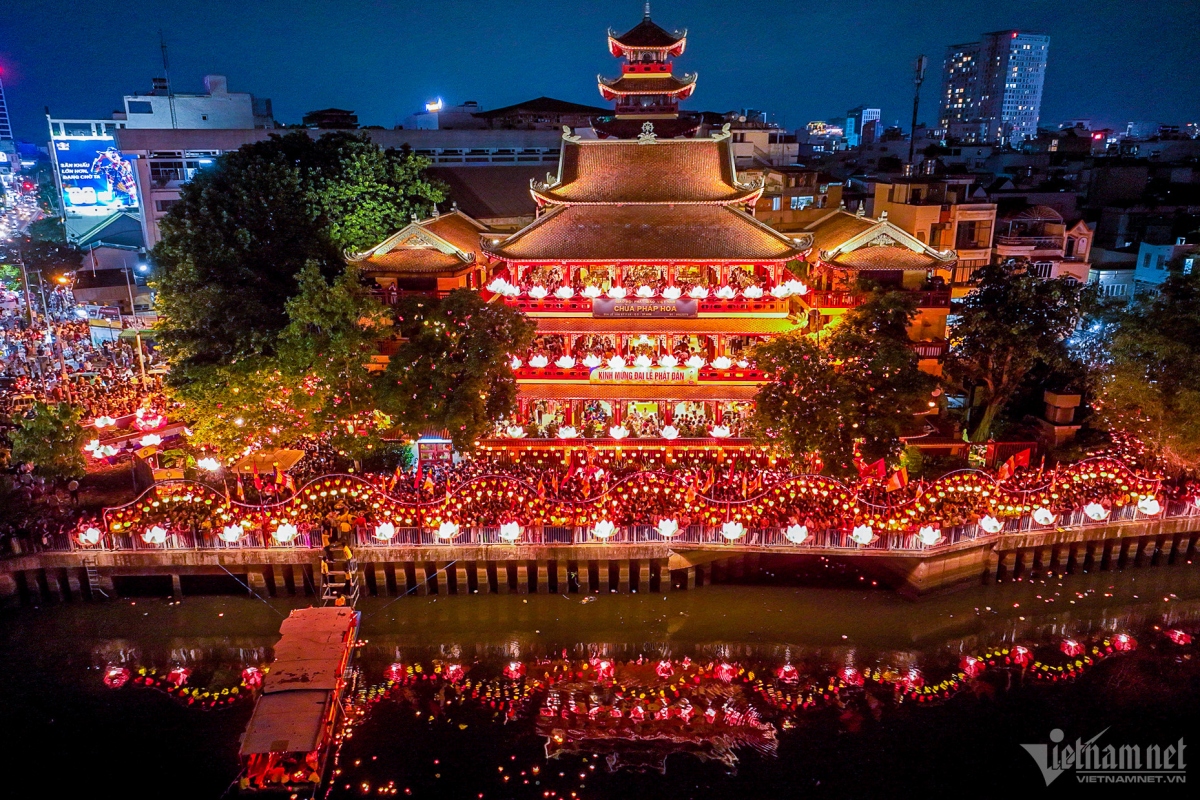 Thousands of lanterns float in canal celebrating Lord Buddha’s birthday