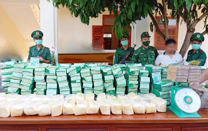 Quang Nam border guards bust large drug trafficking ring based in Laos