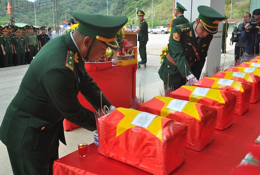 Remains of 11 Vietnamese martyrs repatriated from Laos