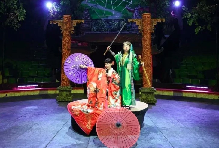 Vietnamese circus - Japanese magic performance to entertain Hanoi audience