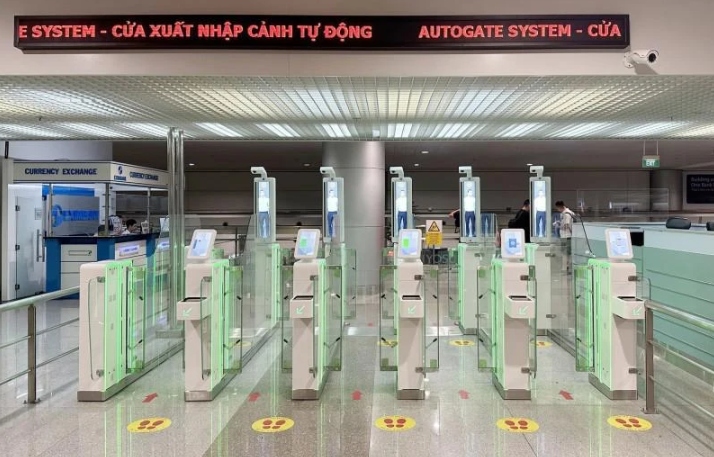 Automatic immigration gates facilitate passengers' travel