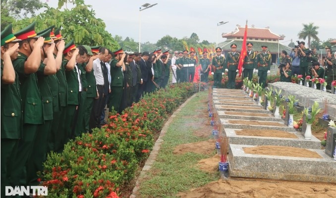 Thua Thien-Hue reburies remains of fallen soldiers repatriated from Laos