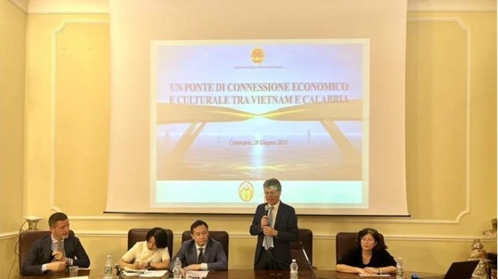 Vietnam looks to broader cooperation with Italy’s Calabria region