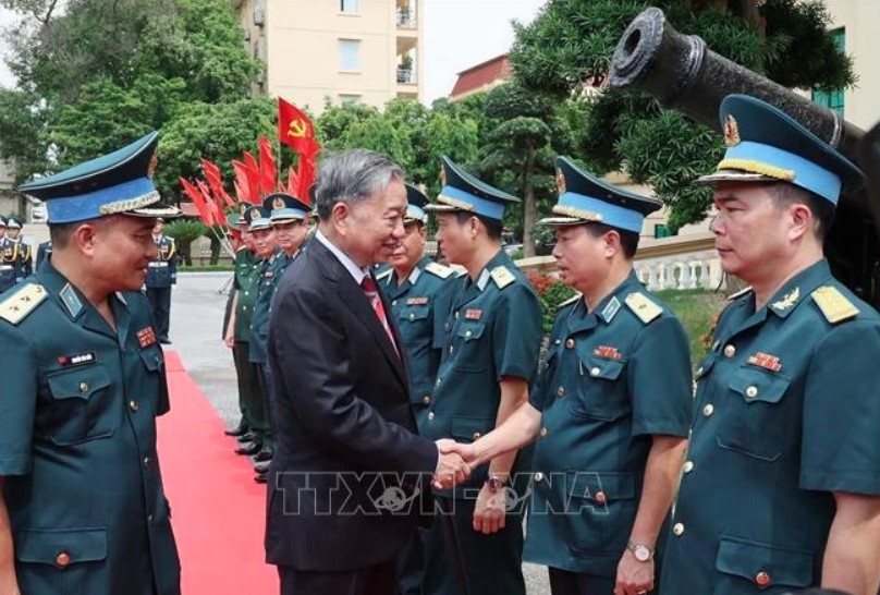 President visits Air Defence - Air Force High Command