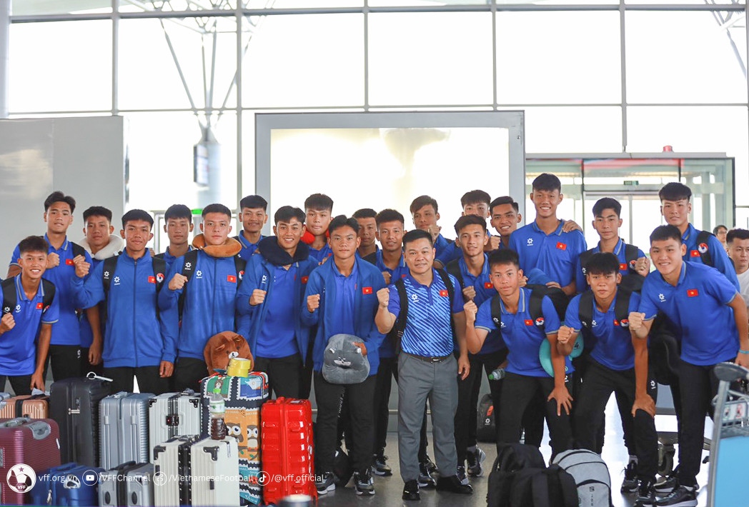 Vietnam departs for Indonesia to attend ASEAN U16 Boys’ Championship