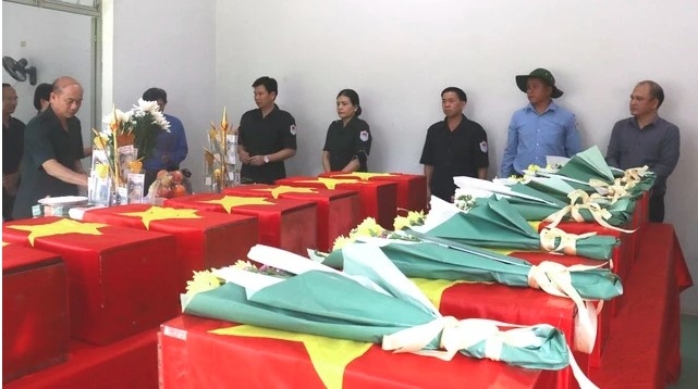 Volunteer soldiers’ remains from Cambodia laid to rest in Kon Tum