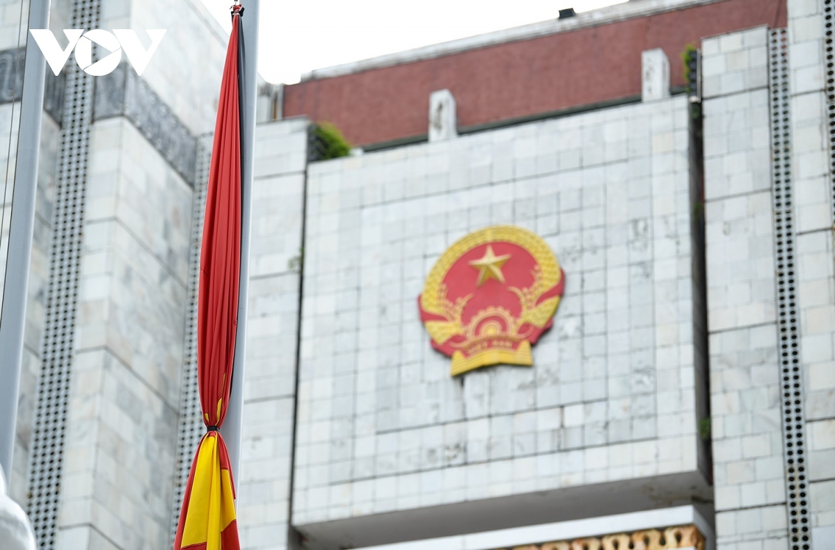 Flags flown at half-mast in Vietnam as people mourn Party chief