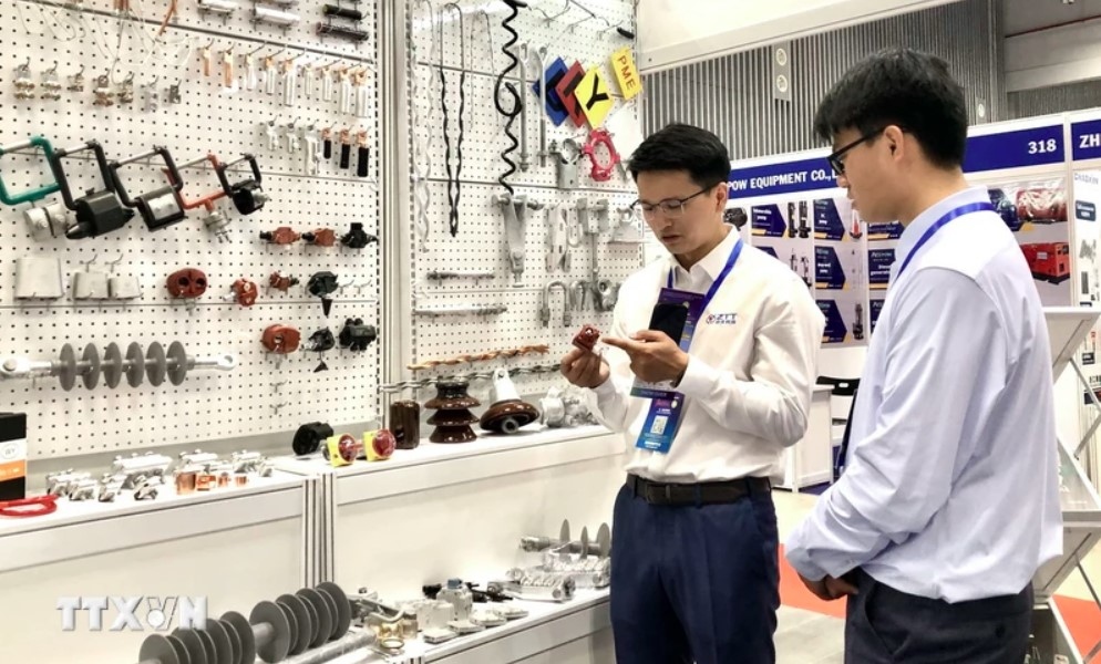Over 300 firms attend int’l expos on electrical technology and energy in HCM City