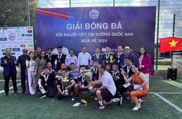 Summer football tournament cheers Vietnamese expats across UK
