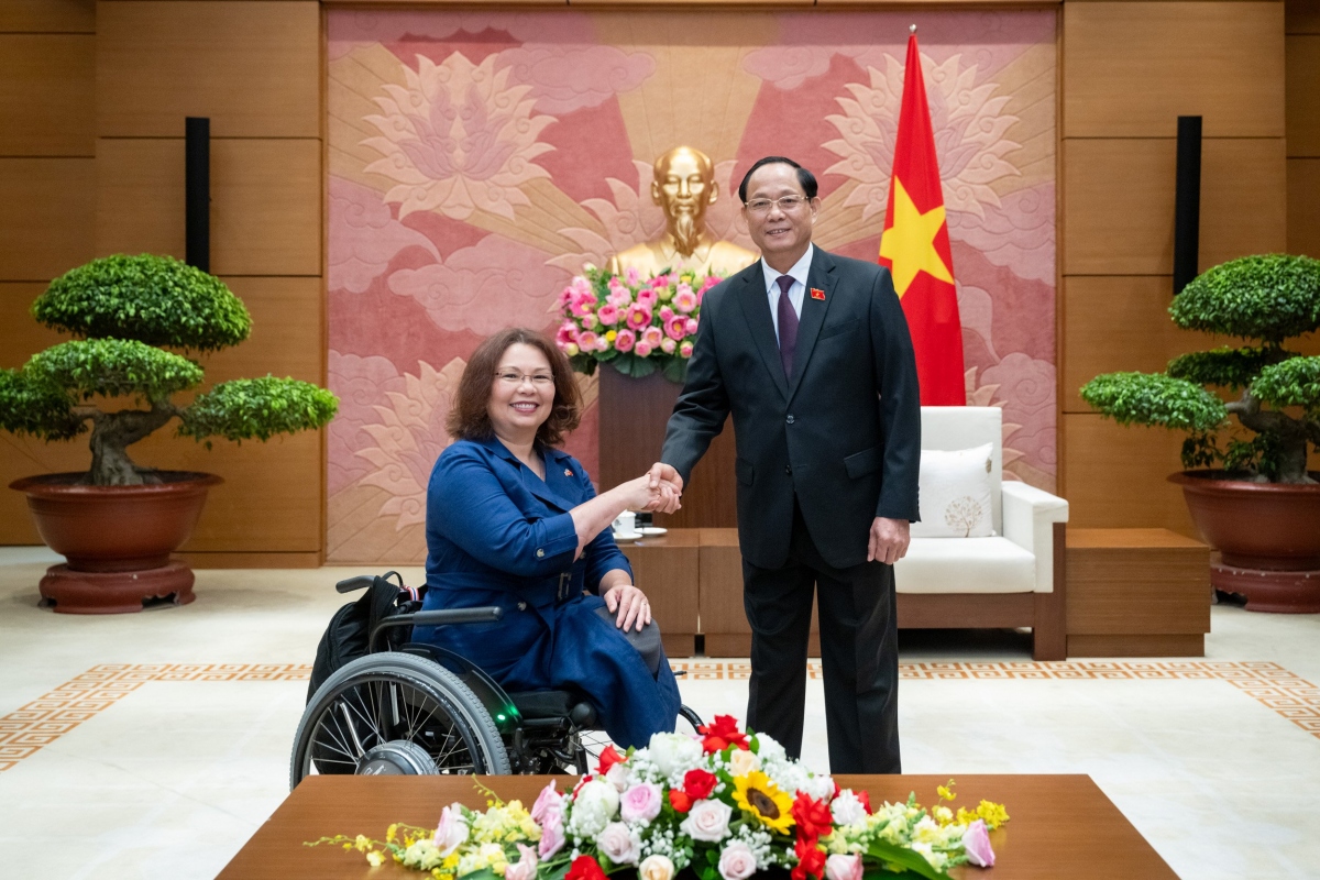 US Senator Tammy Duckworth visits Vietnam