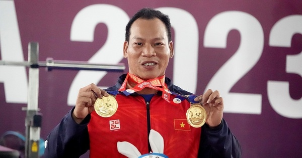 Two powerlifters to carry Vietnamese flag at Paralympic Games