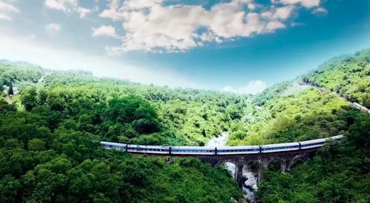 Train an attractive choice to tourists on National Day holiday