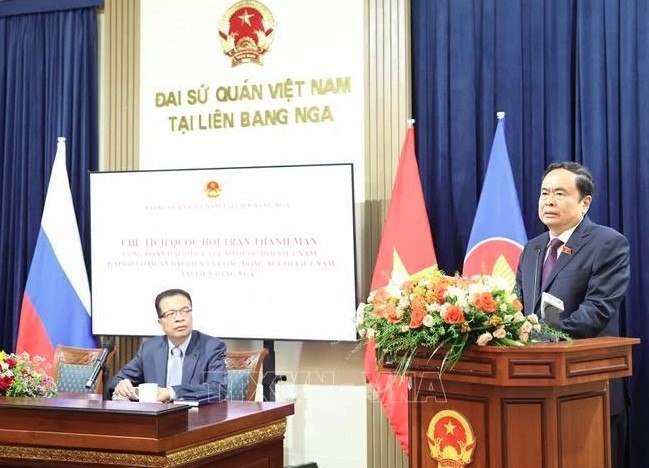 NA Chairman meets Vietnamese in Russia